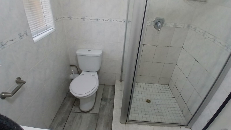 10 Bedroom Property for Sale in Brandwag Free State